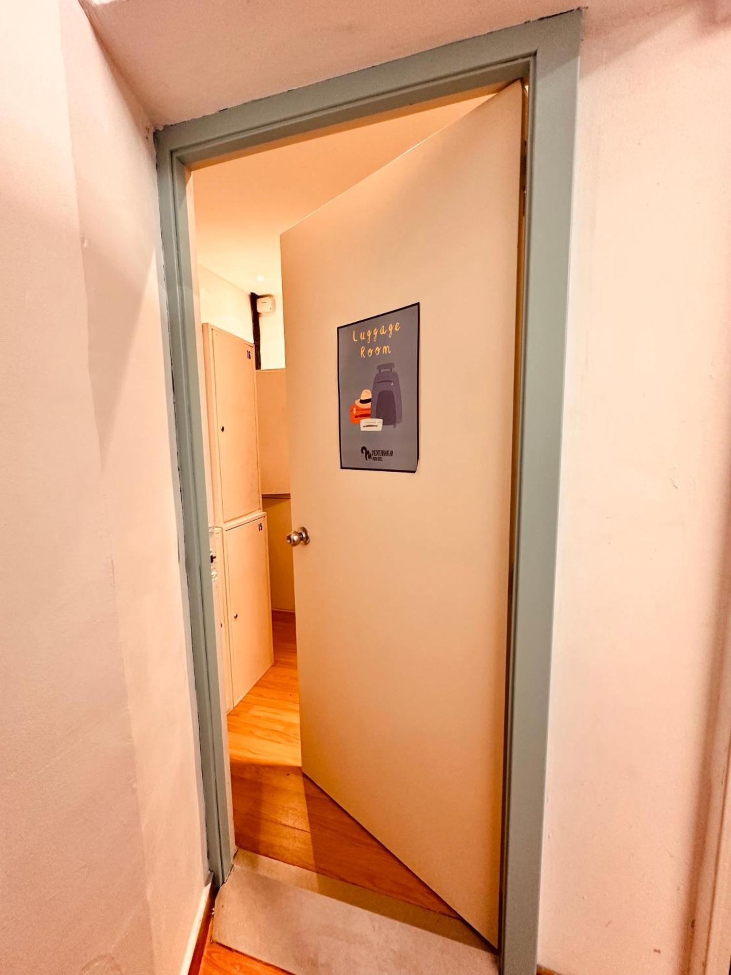 Mediterranean Hostel Barcelona Exterior photo
